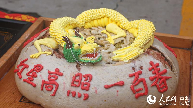 青海大月餅。人民網(wǎng) 張皓芃攝
