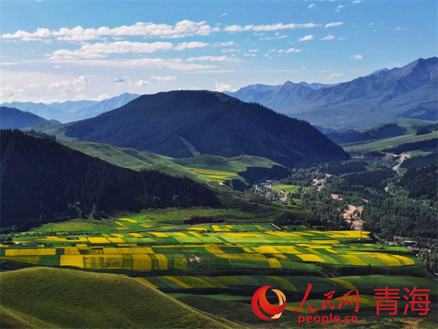 祁連山風光一瞥。本報記者 姜峰攝