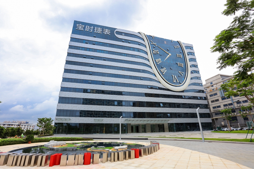 巨大鐘表與建筑融為一體。受訪企業(yè)供圖