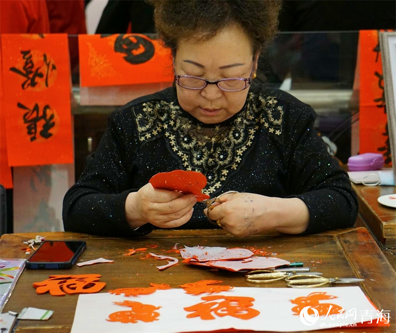 剪紙。人民網(wǎng) 況玉攝