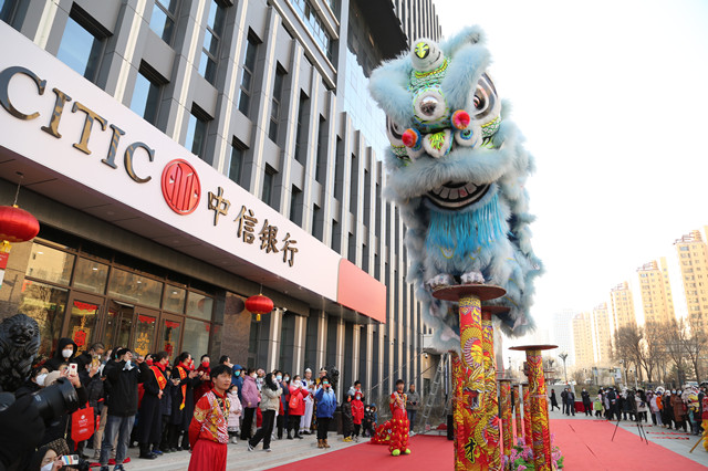 舞龍、舞獅等節(jié)目輪番登場(chǎng)。中信銀行西寧分行供圖