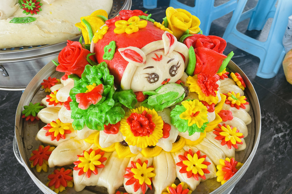 制作精美、花色鮮艷的饃饃。海南州委宣傳部供圖