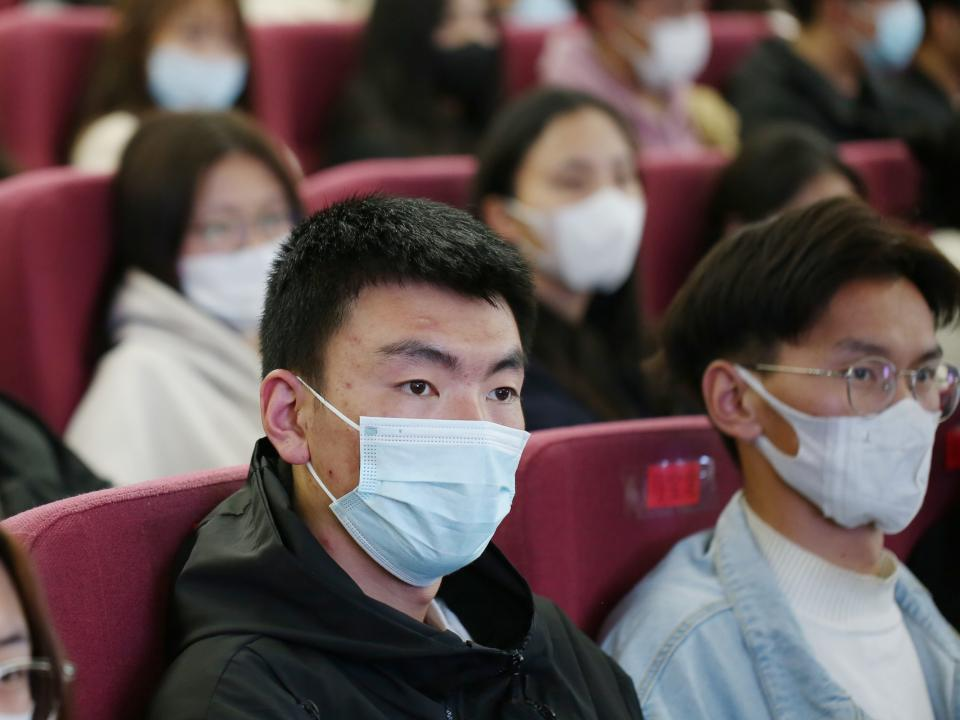 同學們認真聆聽稅收政策知識 韓鈺攝