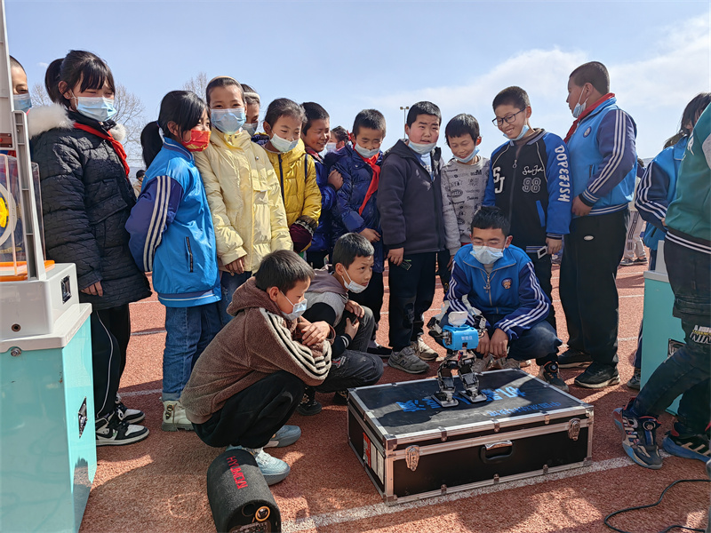 科普進(jìn)校園。西寧市科學(xué)技術(shù)協(xié)會供圖