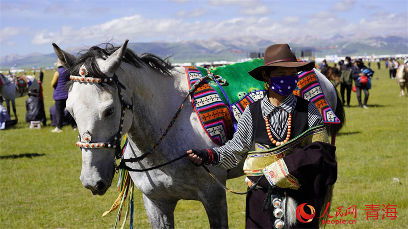 參賽選手和她的馬。人民網(wǎng) 況玉攝