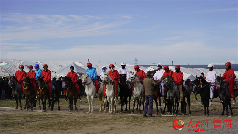 參賽選手蓄勢(shì)待發(fā)。人民網(wǎng) 況玉攝