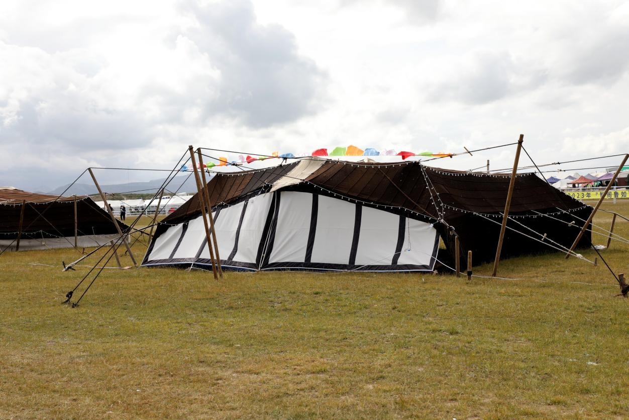 黑帳篷展示。李熙禎攝