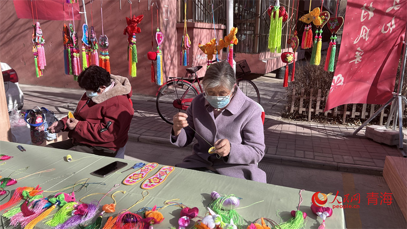 現(xiàn)場(chǎng)展示青繡。人民網(wǎng) 陳明菊攝