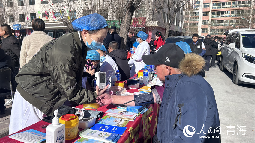 義診檢查。人民網(wǎng) 陳明菊攝