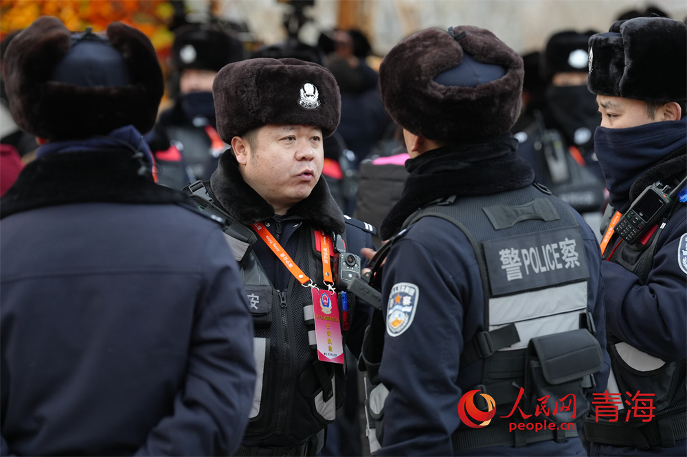 公安部門部署燈展保障工作。人民網(wǎng)記者 甘海瓊攝