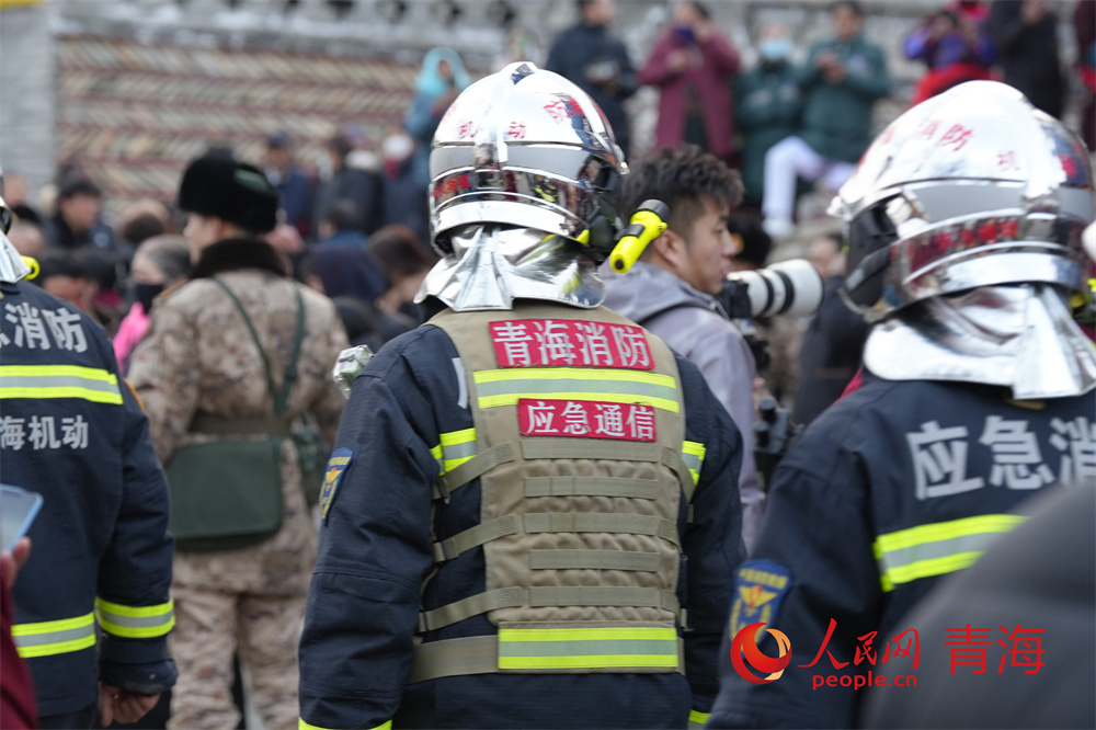 消防部門配合燈展保障。人民網記者 甘海瓊攝