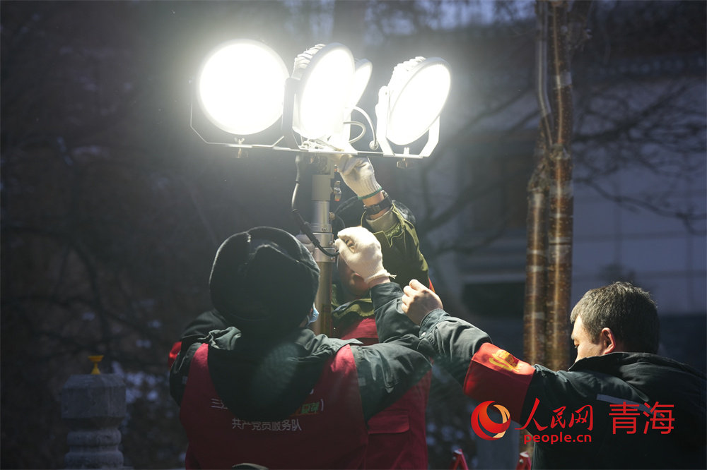 國網(wǎng)西寧供電公司開展電力保障工作。人民網(wǎng)記者 甘海瓊攝