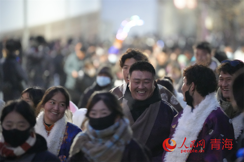 游客前往核心區(qū)觀展。人民網(wǎng)記者 甘海瓊攝