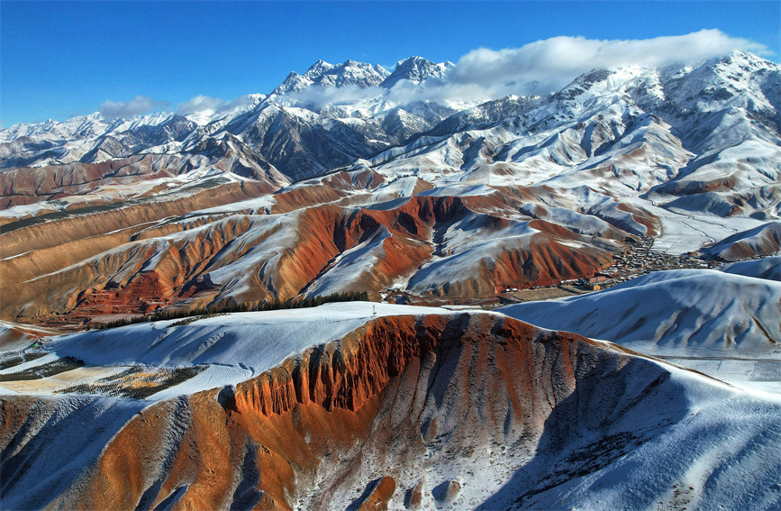 丹霞山被積雪覆蓋。安雪姣攝