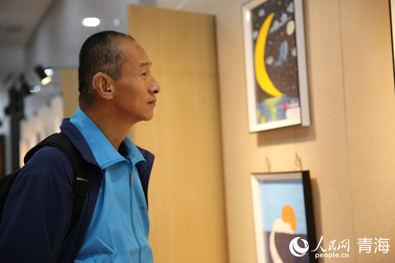 觀展人員。人民網(wǎng) 馬可欣攝