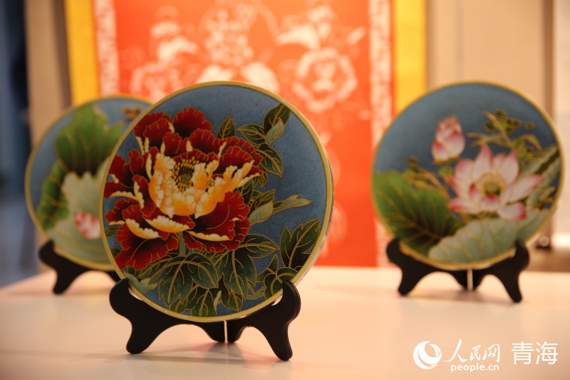 展出的掐絲作品。人民網 馬可欣攝