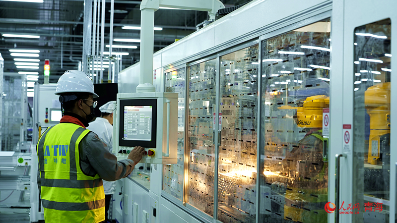 天合光能生產(chǎn)車(chē)間。人民網(wǎng)記者 楊啟紅攝