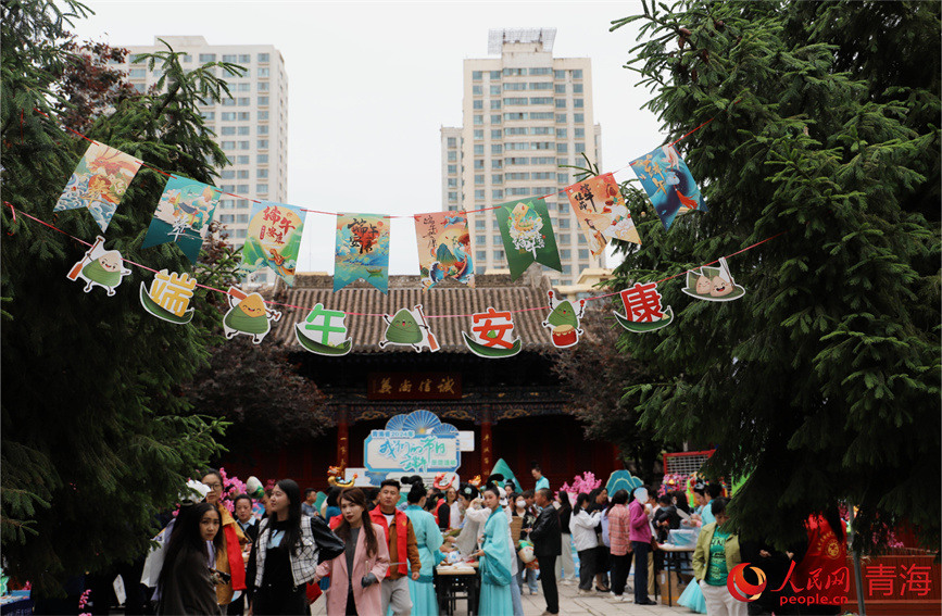 活動現(xiàn)場節(jié)日氛圍濃厚。人民網(wǎng) 顧斐菲攝