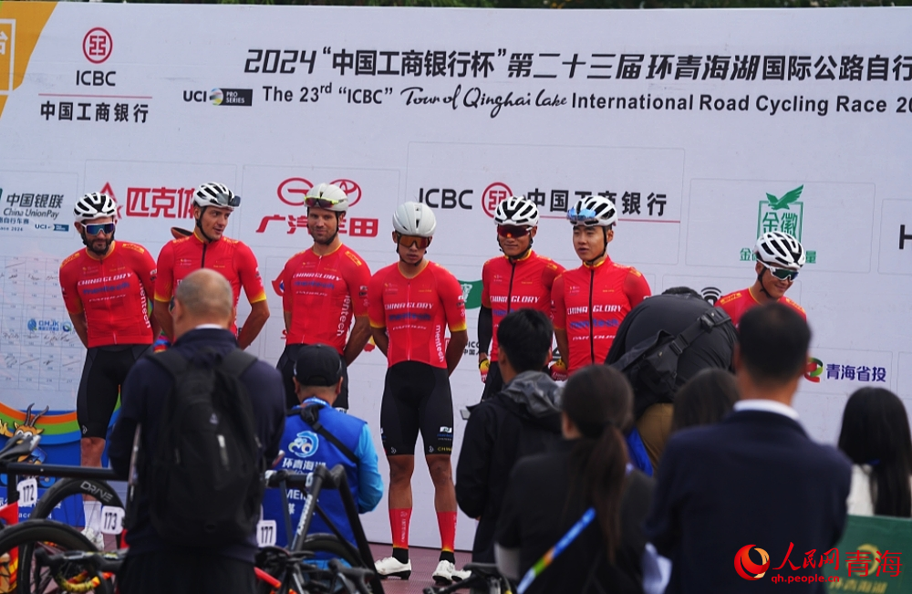 運(yùn)動(dòng)員簽到。人民網(wǎng) 陳明菊攝