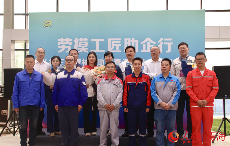 簽訂師徒結(jié)對協(xié)議。謝尹廷攝