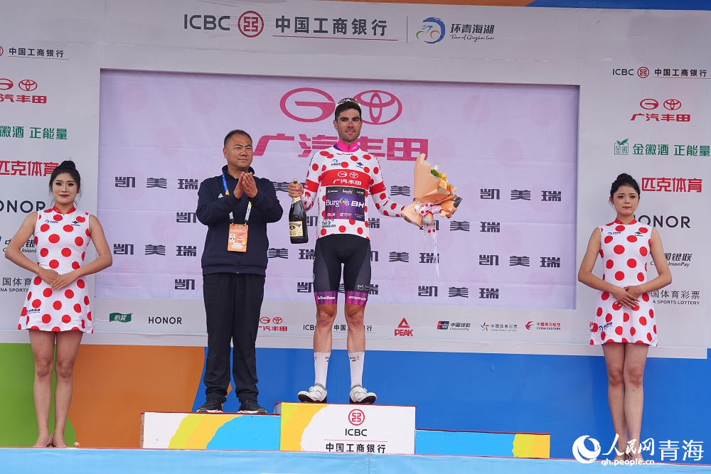 西班牙布爾戈斯車隊(duì)36號(hào)馬里奧-阿帕里西奧獲得圓點(diǎn)衫。人民網(wǎng) 陳明菊攝