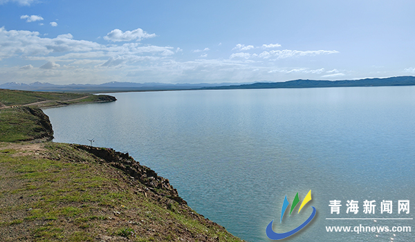 湛藍的鄂陵湖?？琢罾跀z