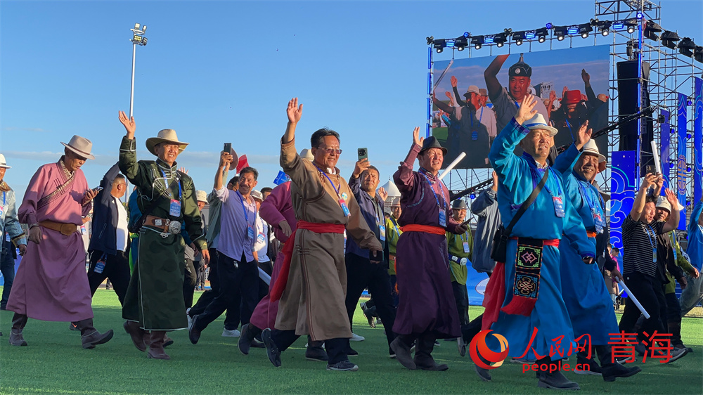 參賽選手入場(chǎng)。人民網(wǎng) 況玉攝