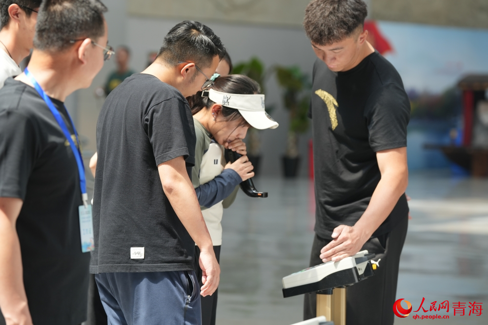 科學指導體能挑戰(zhàn)。人民網 陳明菊攝
