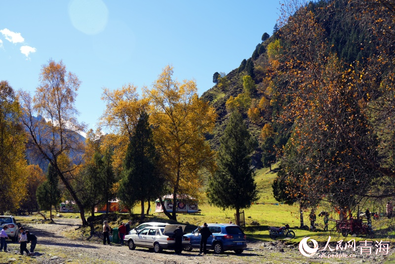 如畫(huà)風(fēng)景吸引眾多游客前來(lái)欣賞。人民網(wǎng) 顧斐菲攝