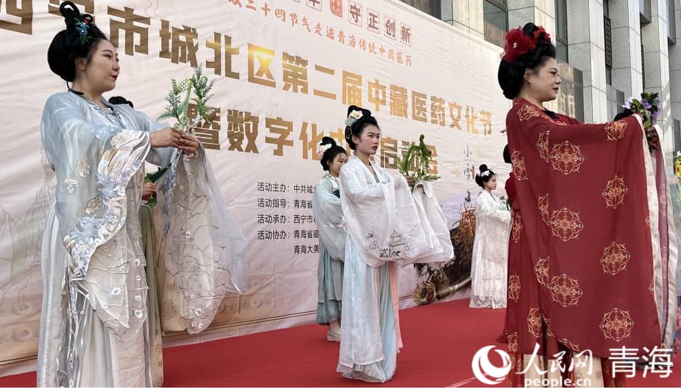 活動現(xiàn)場節(jié)目表演。實習生 劉佳昕攝