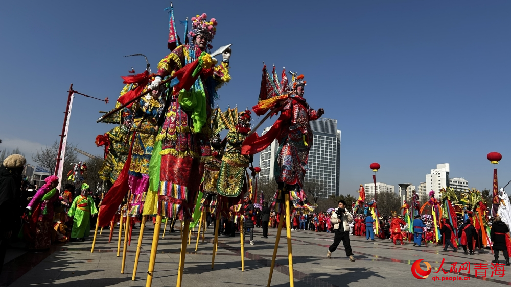 高蹺。人民網(wǎng) 陳明菊攝