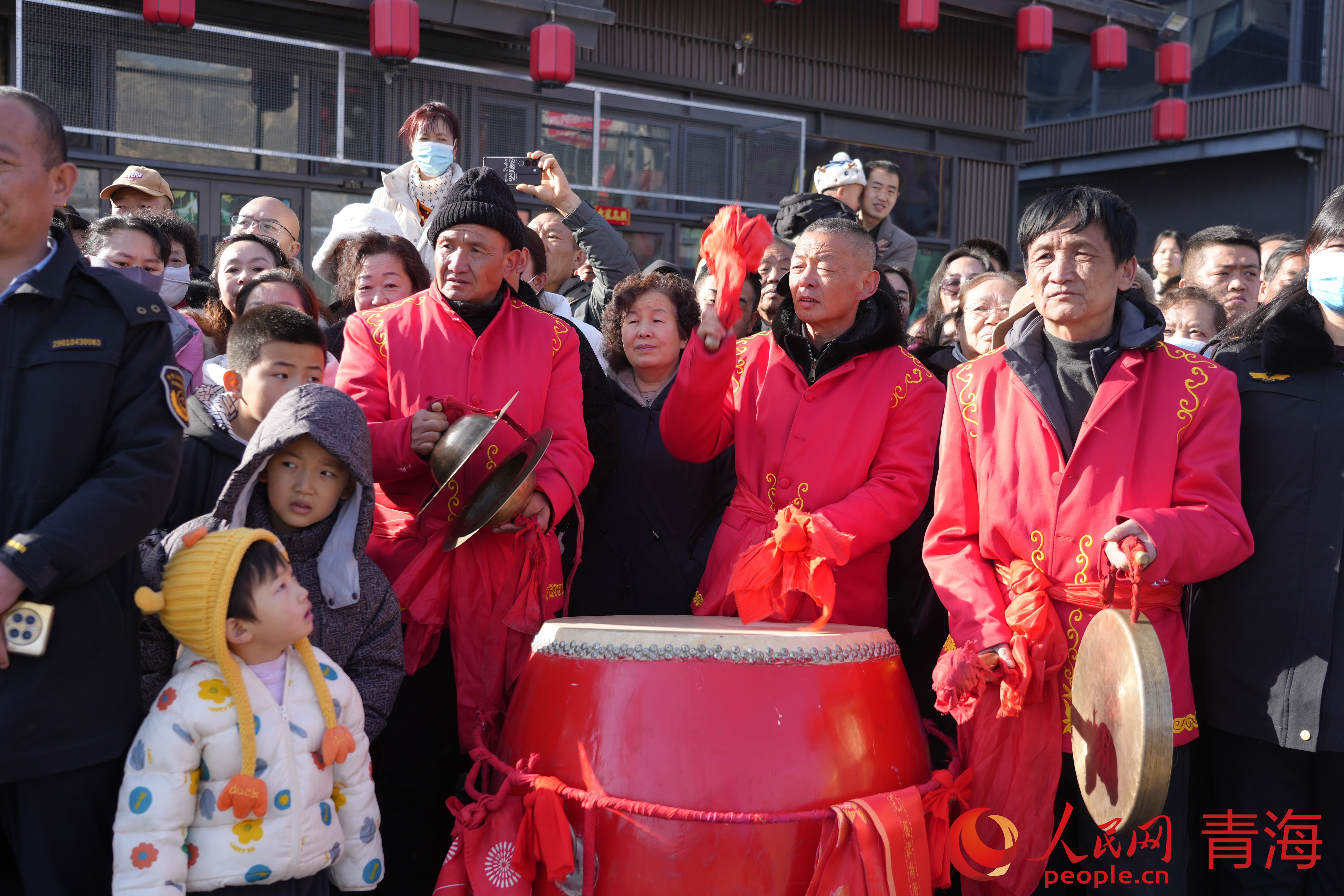 社火表演。人民網(wǎng) 況玉攝