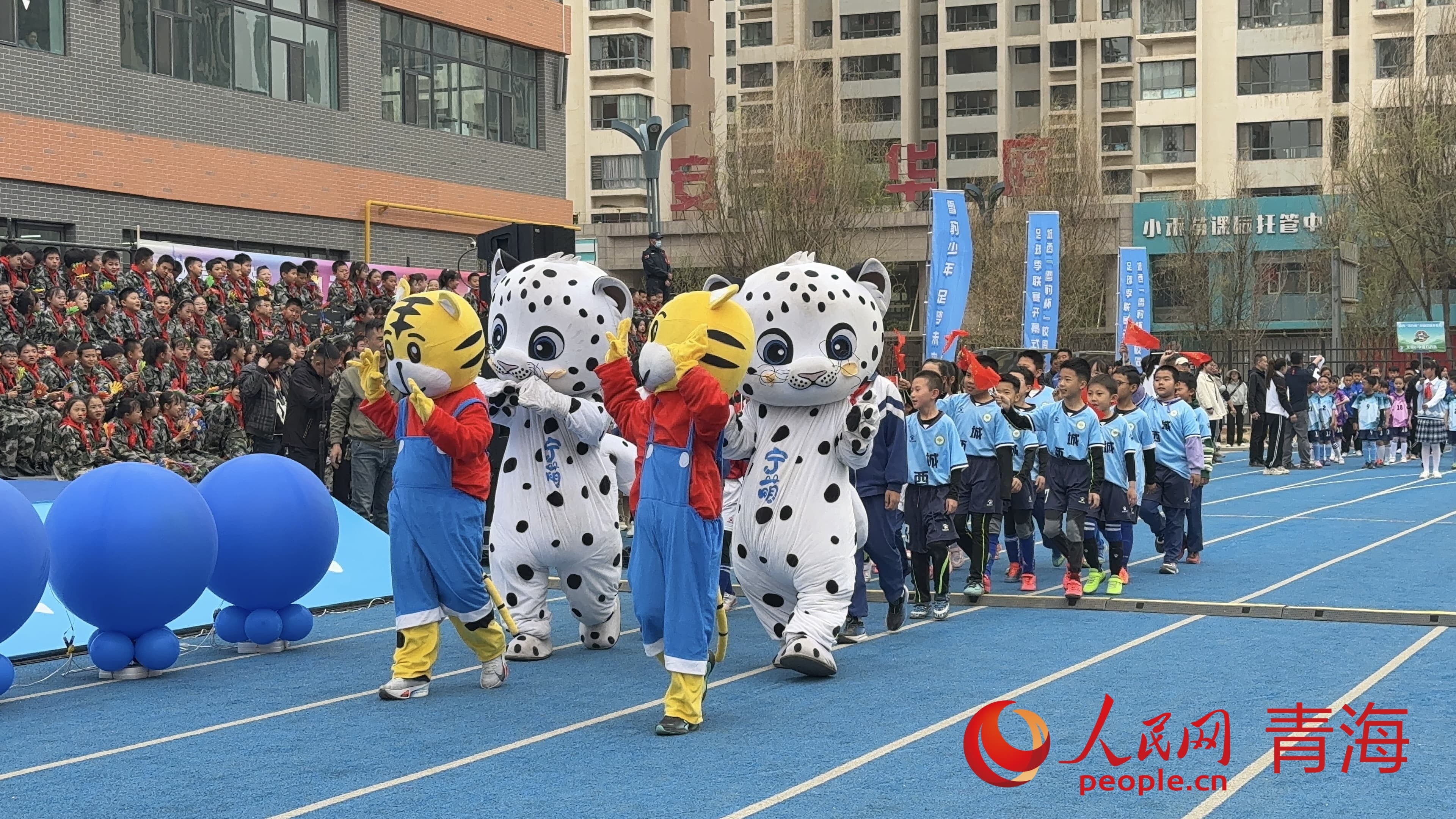 運(yùn)動員入場。人民網(wǎng) 況玉攝