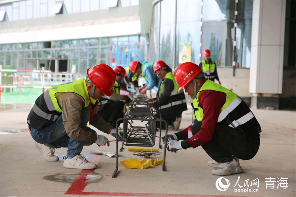 鋼筋工競(jìng)賽現(xiàn)場(chǎng)。人民網(wǎng) 馬可欣攝