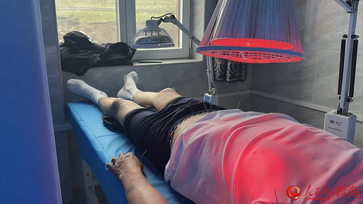 針灸治療。人民網(wǎng) 況玉攝