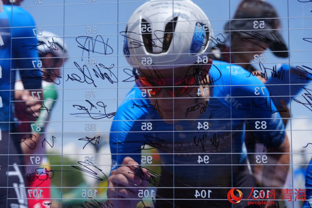 車隊亮相。人民網(wǎng) 況玉攝