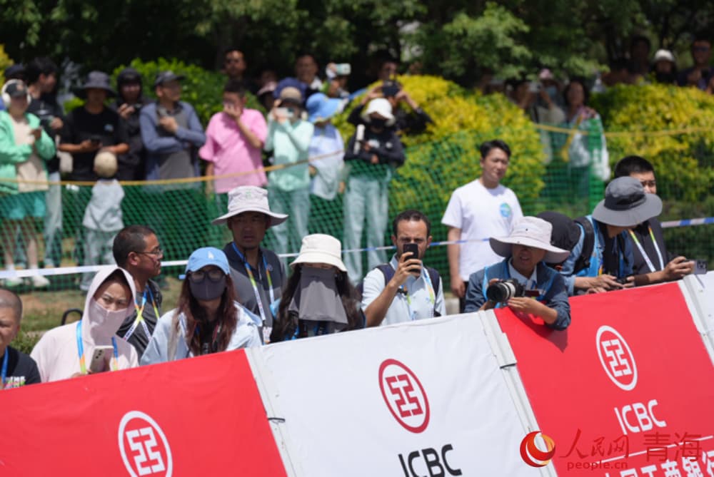 觀眾人頭攢動。人民網(wǎng) 況玉攝