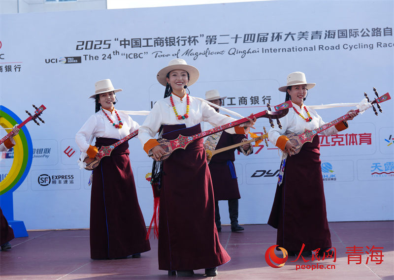 節(jié)目表演。人民網(wǎng) 馬可欣攝