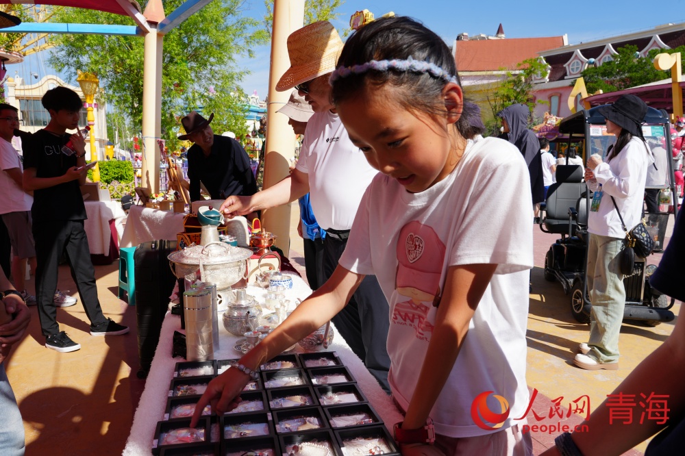 非遺展示區(qū)。人民網(wǎng)記者 甘海瓊攝