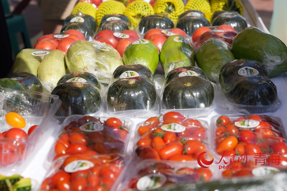 農(nóng)特產(chǎn)品展示。人民網(wǎng)記者 甘海瓊攝