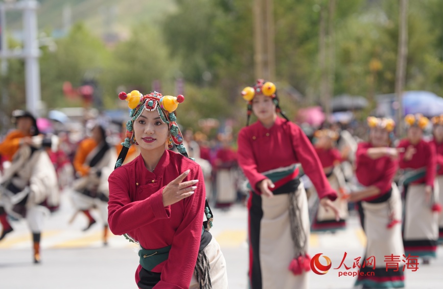 方隊表演現(xiàn)場。人民網(wǎng)記者 甘海瓊攝