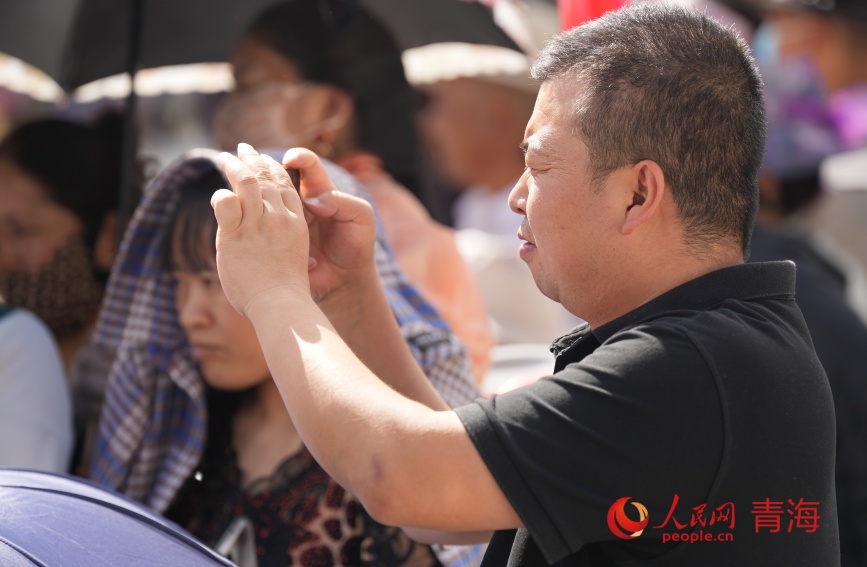 巡演廣受游客歡迎。人民網(wǎng)記者 甘海瓊攝