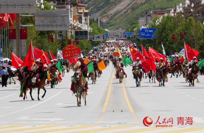 巡演現(xiàn)場馬術(shù)方隊。人民網(wǎng)記者 甘海瓊攝