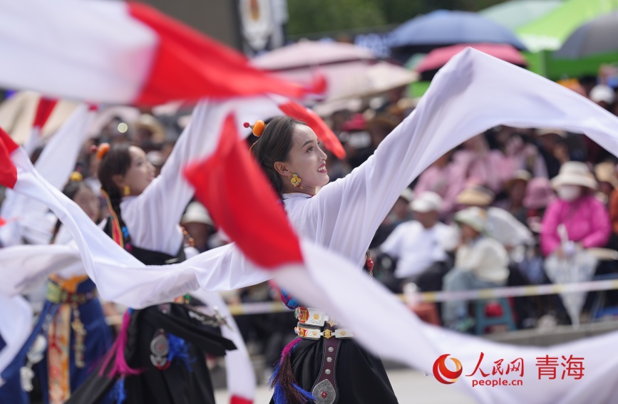 伊舞表演。人民網(wǎng)記者 甘海瓊攝