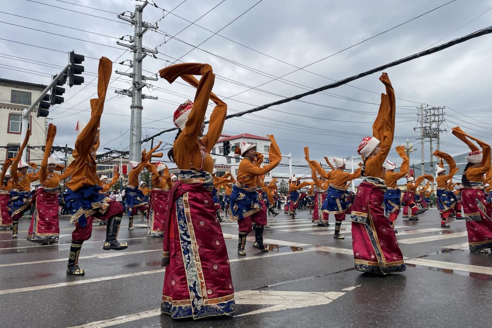 巡游現(xiàn)場。果洛州委宣傳部供圖