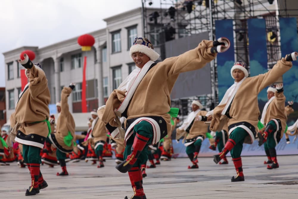 巡游現(xiàn)場。果洛州委宣傳部供圖