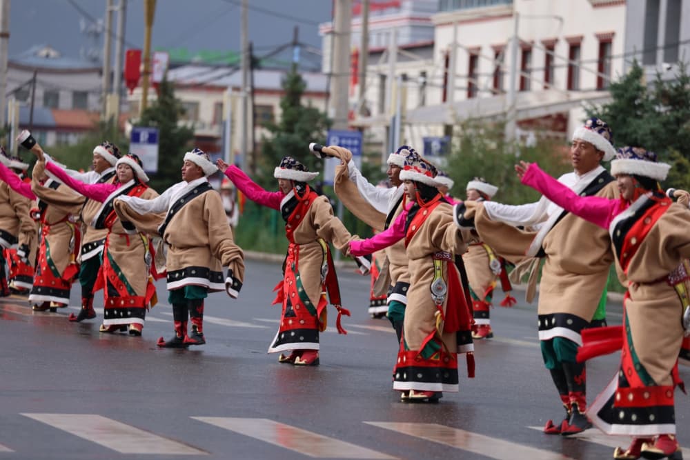 巡游現(xiàn)場(chǎng)。果洛州委宣傳部供圖