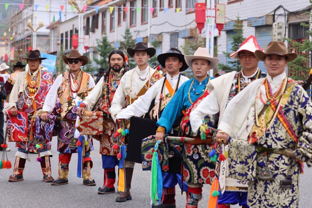 巡游現(xiàn)場。果洛州委宣傳部供圖