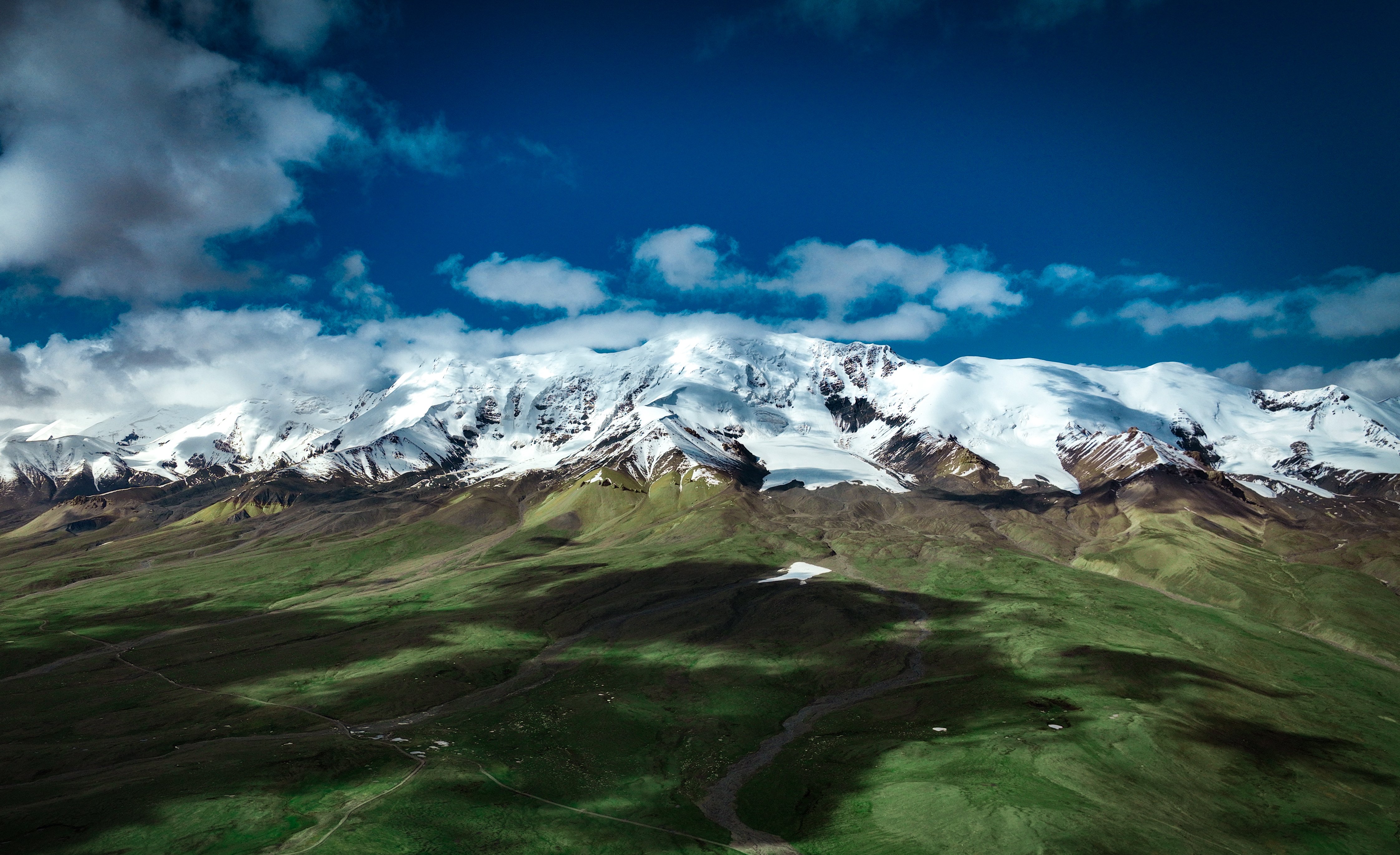 阿尼瑪卿雪山?，斍呖h委宣傳部供圖