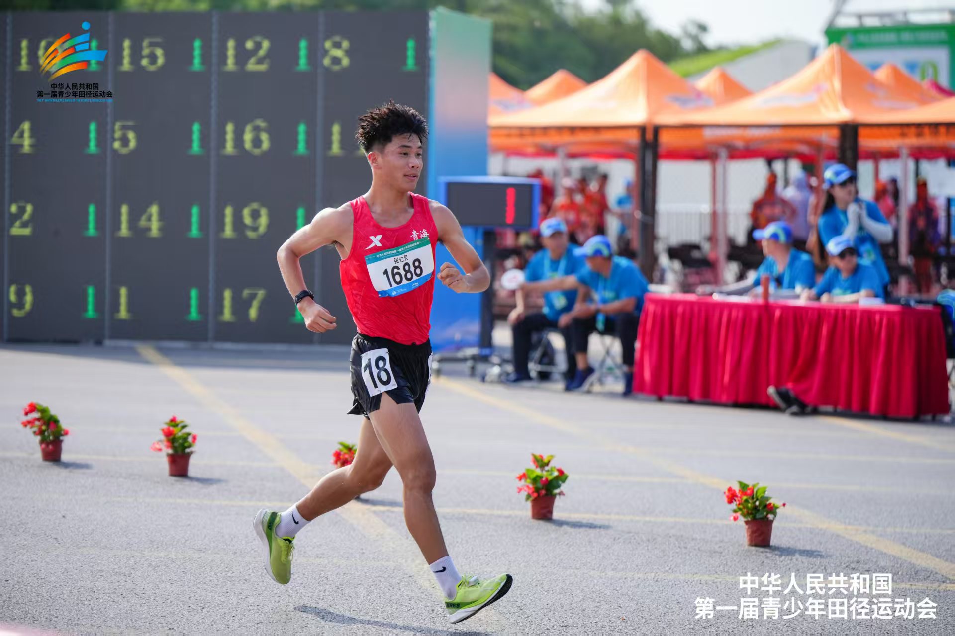 第一屆全國(guó)青少年田徑運(yùn)動(dòng)會(huì)比賽現(xiàn)場(chǎng)。青海省體育局供圖